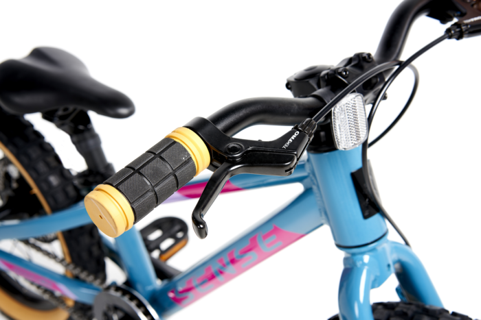 bicicleta sense grom 16 nas cores qua rosa uma mountain bike.