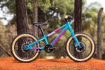 bicicleta sense grom 16 nas cores qua rosa uma mountain bike.