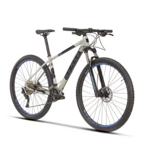 foto de uma bicicleta sense rock evo modelo 2022 nas cores cinza e azul com o fundo branco