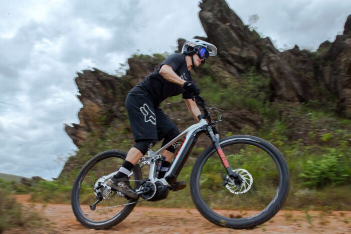 Bicicleta Sense Impulse E-Trail Comp 2023 em ação 2